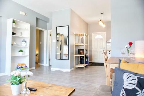 Cozy Home Broadway Great Location With Parking