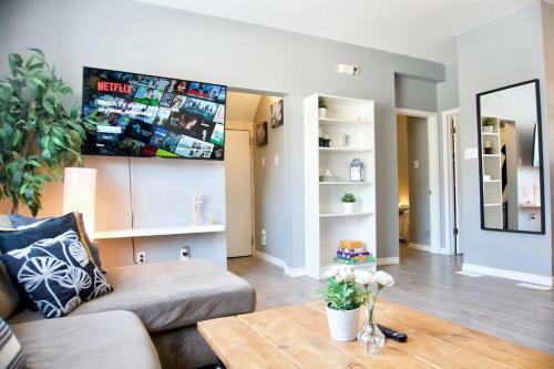 Cozy Home Broadway Great Location With Parking