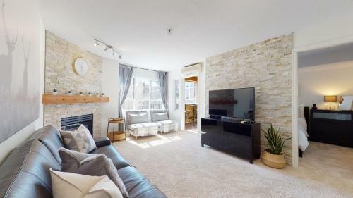 Beautiful Marketplace Condo With Mountain Views