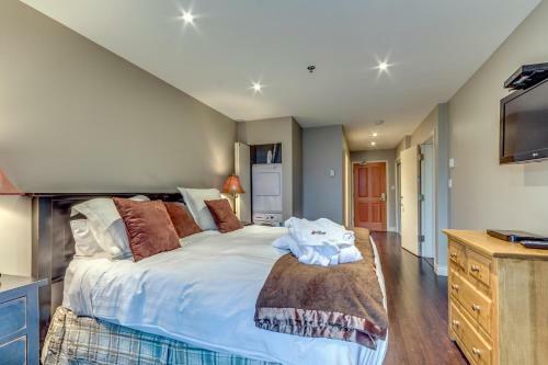 Greystone Lodge 216 Ski-in Out