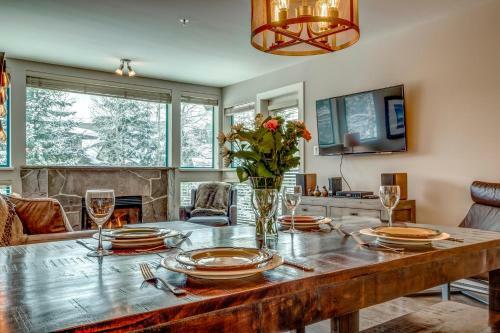 Greystone Lodge 221 Ski-in Out