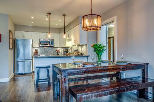 Greystone Lodge 221 Ski-in Out