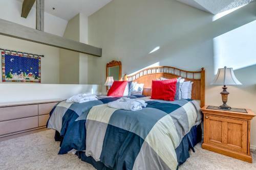 Greystone Lodge 404 Ski-in Out