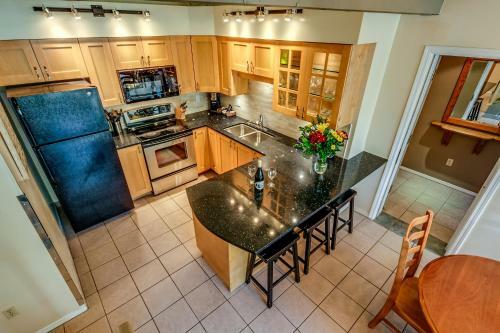 Greystone Lodge 404 Ski-in Out