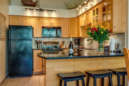 Greystone Lodge 404 Ski-in Out