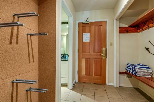 Greystone Lodge 404 Ski-in Out