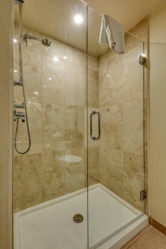 Greystone Lodge 404 Ski-in Out