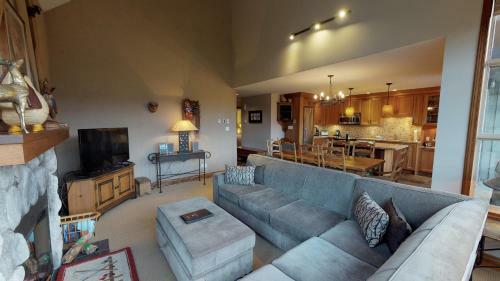 Golf Course & Mountain Views By Harmony Whistler