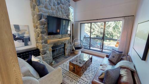 Luxury Townhome In A Prime Location By Harmony Whistler