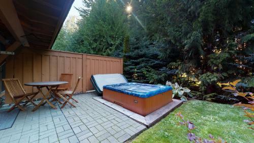 Spacious Chalet With Private Hot Tub By Harmony Whistler