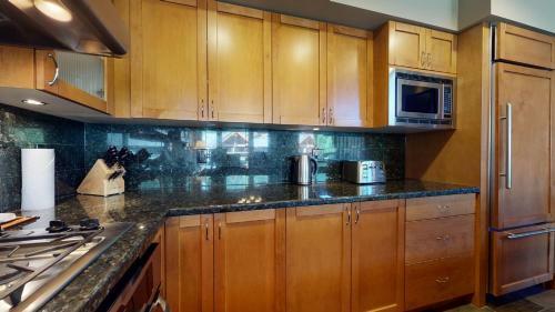 Spacious Chalet With Private Hot Tub By Harmony Whistler