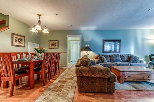 Wintergreen 27 - Fireplace