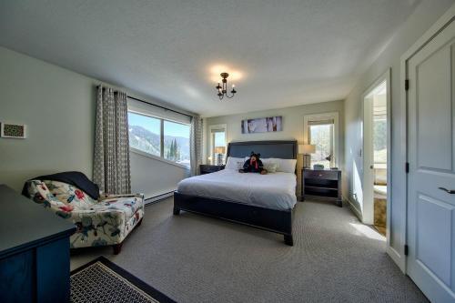 Peaks Retreat By Bear Country