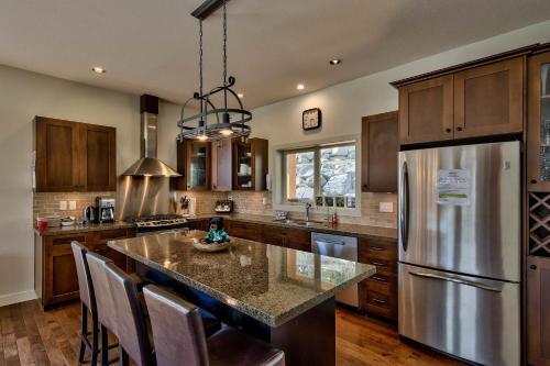Peaks Retreat By Bear Country
