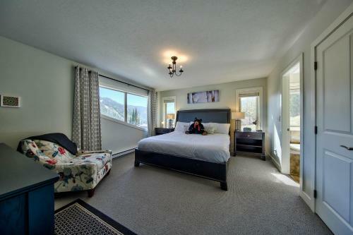 Peaks Retreat + Suite By Bear Country