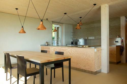 Apartamento Traumloft Mit Blick Auf Den Murtensee Und Die Alpen