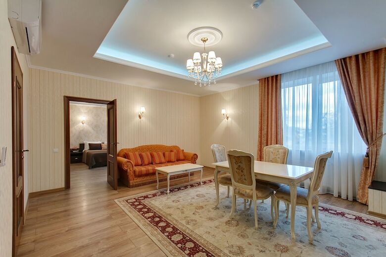 Men'k Kings Hotel
