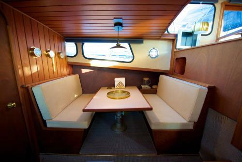 Homeboat-bateau H�tel