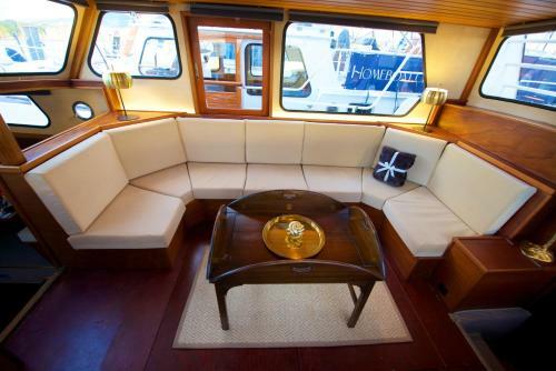 Homeboat-bateau H�tel