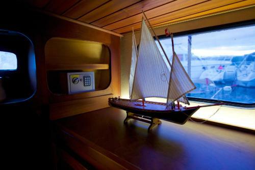 Homeboat-bateau H�tel