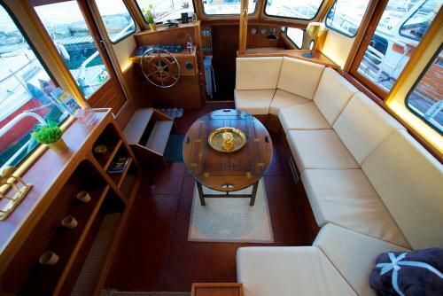 Homeboat-bateau H�tel