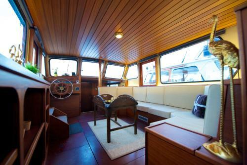 Homeboat-bateau H�tel