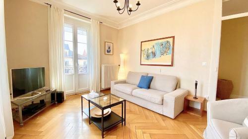 Apartamento Bright, Classic And Elegant, Close To Train Station