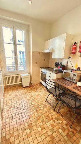 Apartamento Bright, Classic And Elegant, Close To Train Station