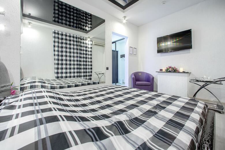 Alex Hotel Na Muzhestva