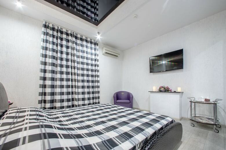 Alex Hotel Na Muzhestva