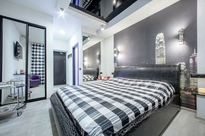 Alex Hotel Na Muzhestva