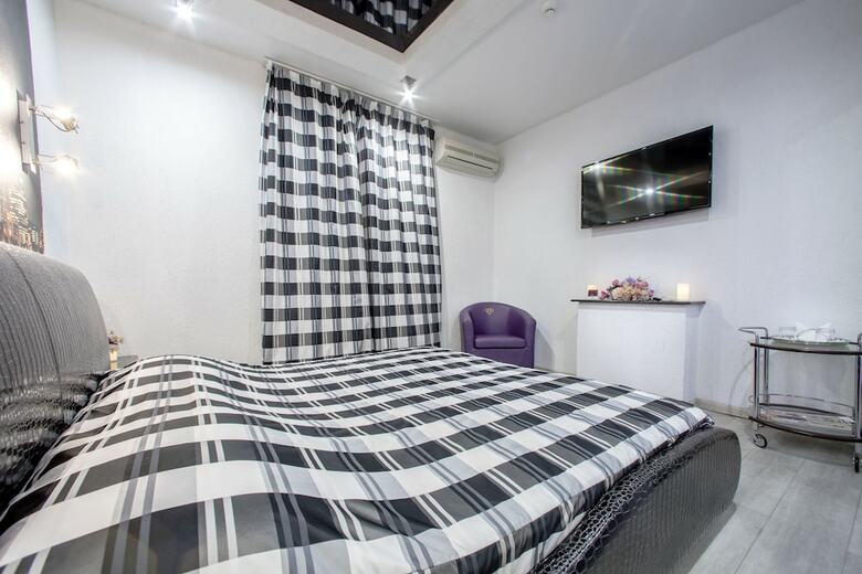 Alex Hotel Na Muzhestva