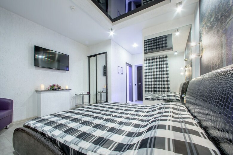Alex Hotel Na Muzhestva
