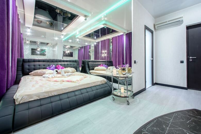 Alex Hotel Na Muzhestva