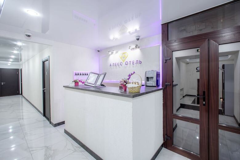 Alex Hotel Na Muzhestva
