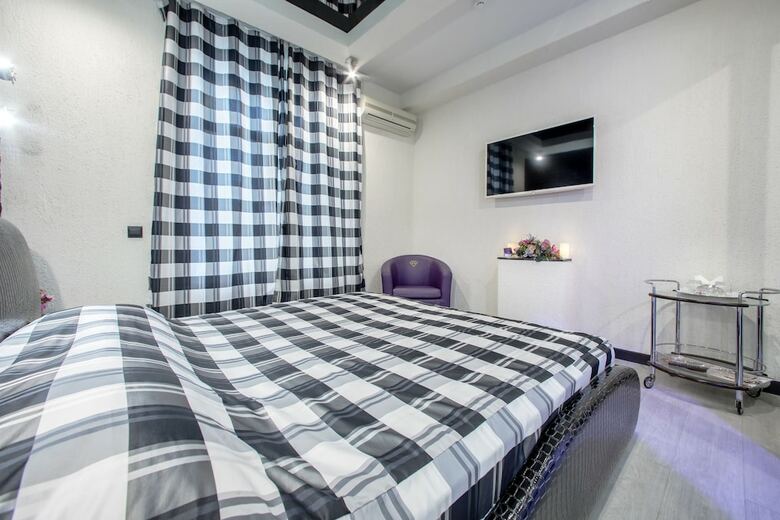 Alex Hotel Na Muzhestva