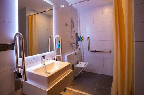 Holiday Inn Express Bozhou, An Ihg Hotel