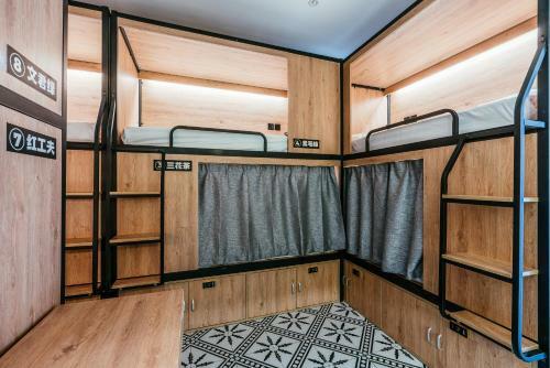 Poshpacker�chengdu Local Tea Hostel