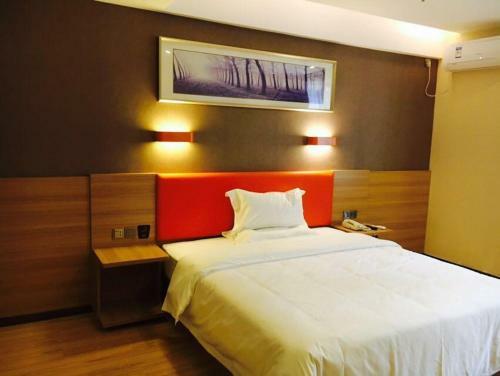 Hotel 7days Premium Chengdu East Railway Station Cade Square