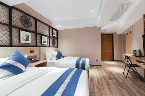 Zou Qu Ye Travel Hotel
