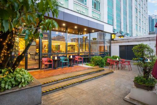 Xcellent Shifu Hotel