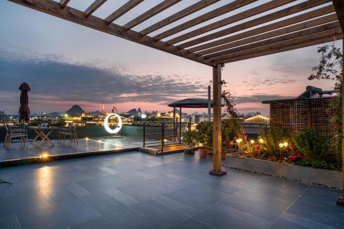 The Place Of Origin (Large Viewing Terrace & Bbq)
