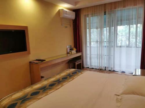 Shell Hefei Luyang District Sipai Building Subway Station Hotel