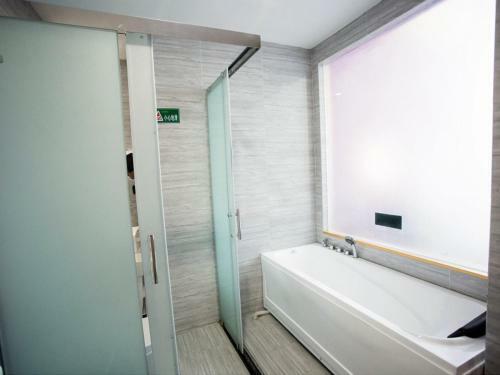 Shell Hefei Changjiang West Road Nangang Subway Station Hotel