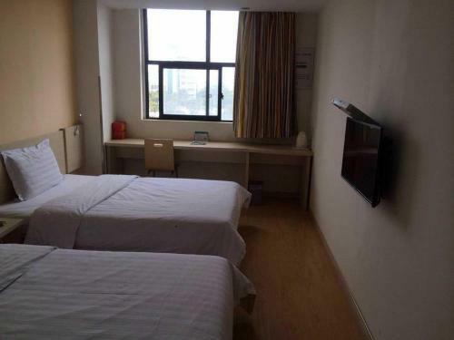 Hotel 7days Inn Huanggang Normal College