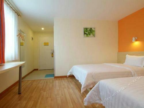 Hotel 7days Inn Huanggang Normal College