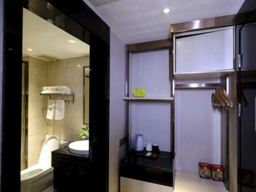 Greentree Eastern Jingde Town Railway Station Hotel