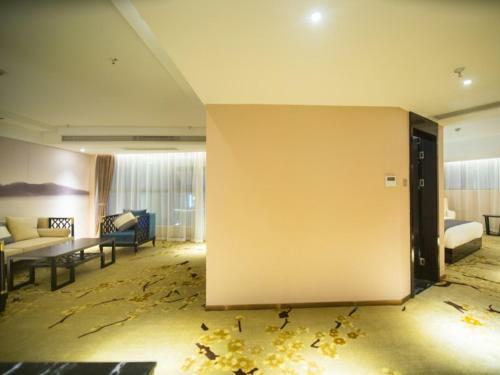 Greentree Eastern Jingde Town Railway Station Hotel