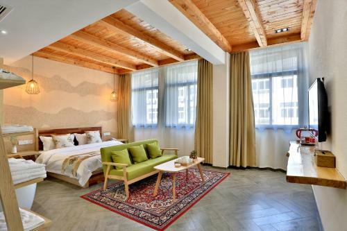 Qingyue Jingshe Hotel