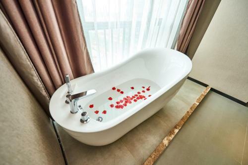 Lavande Hotel Haining Leather City Yintai Branch